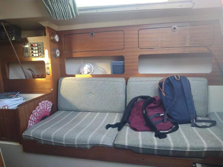 Botel Super Voilier Eve *
